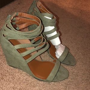 New Ashley Stewart Wedge Sandals